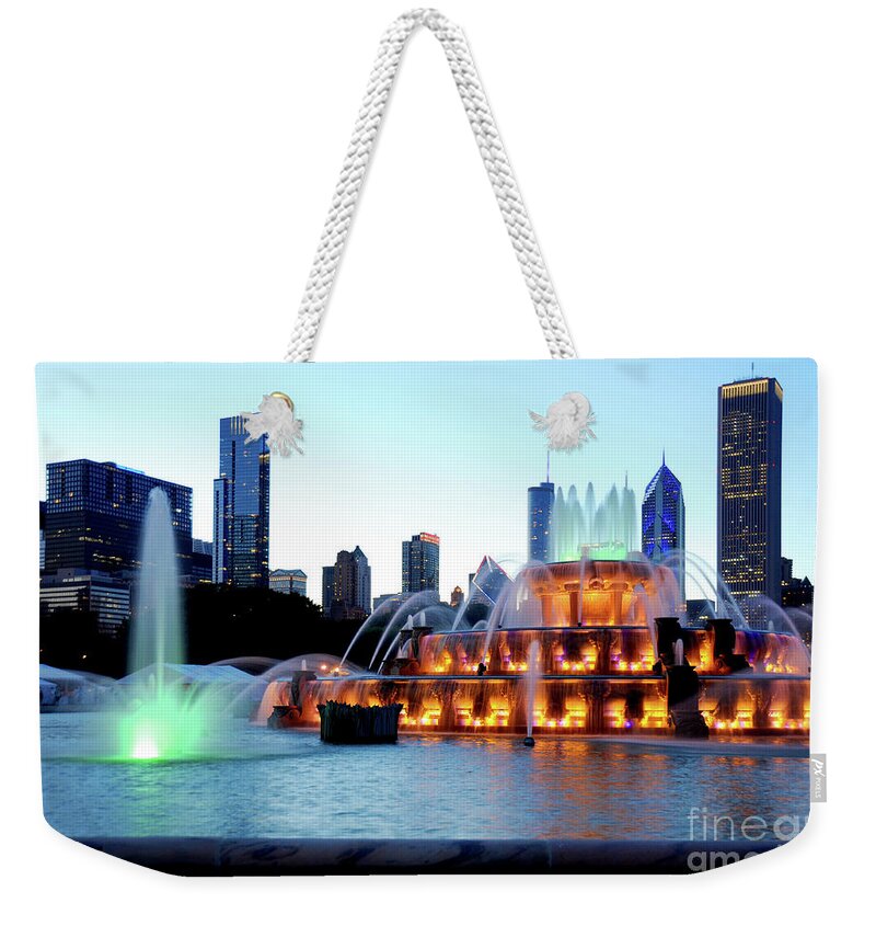 City Weekender Tote Bag featuring the photograph Chicago's Buckingham Fountain at Twilight by Gunther Allen