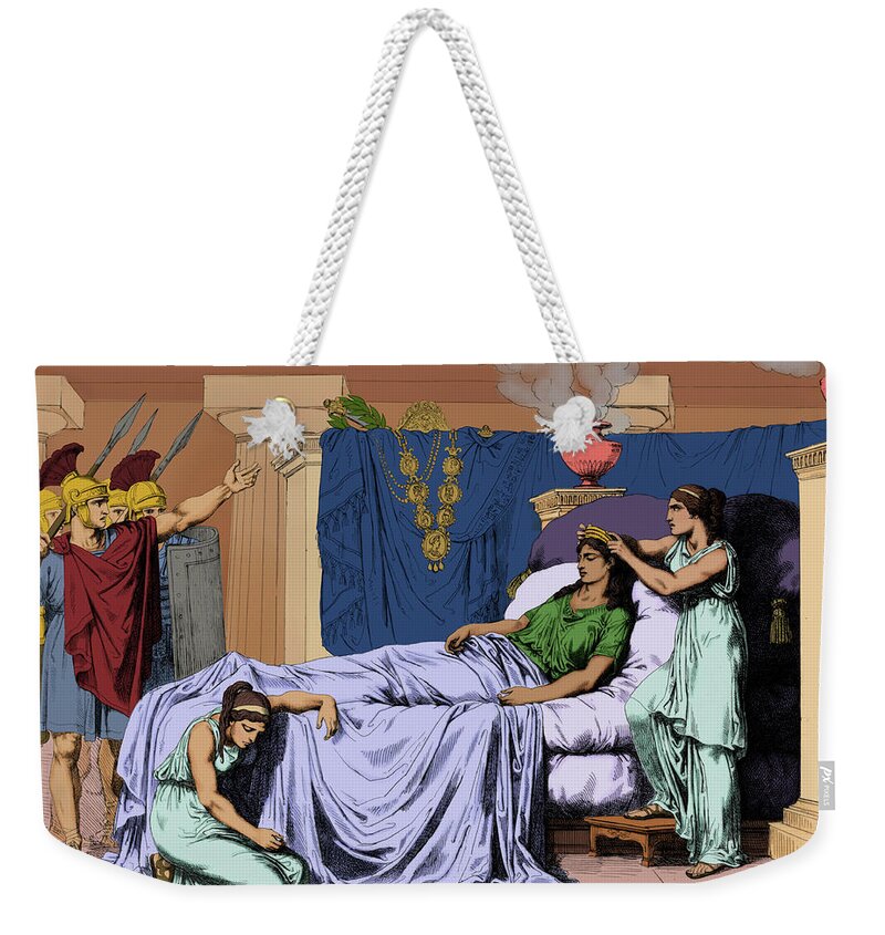 1st Century Bc Weekender Tote Bag featuring the photograph Death Of Cleopatra, Queen Of Egypt, 30 by Science Source