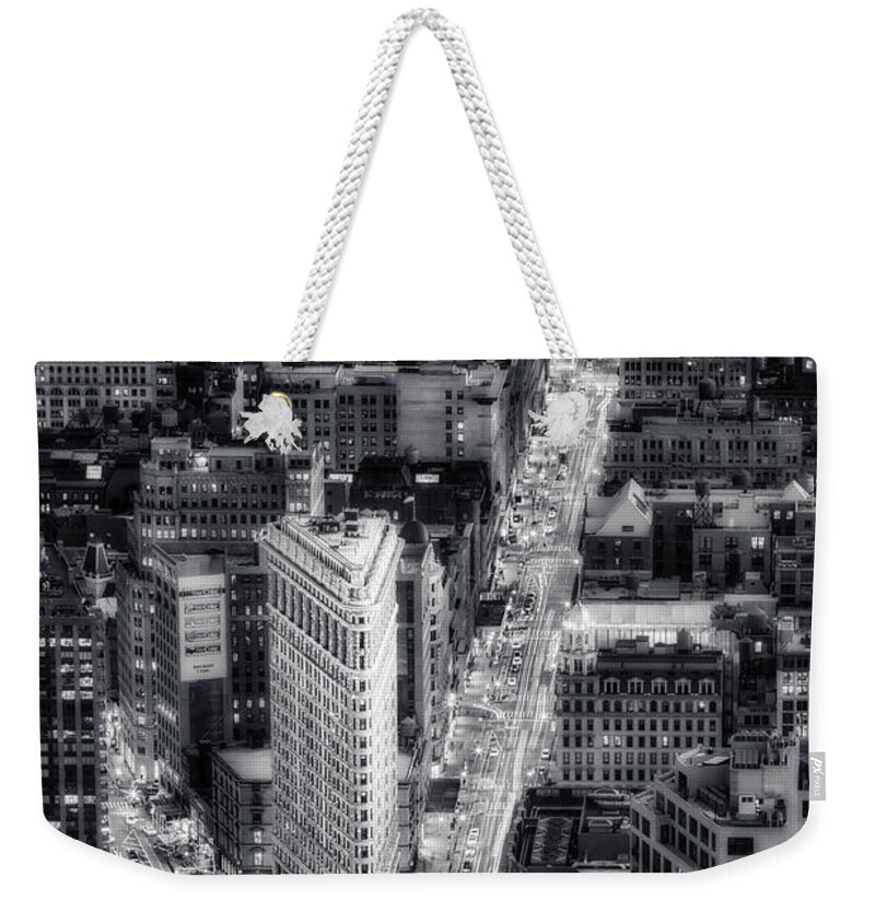 Flatiron Building Weekender Tote Bag featuring the photograph Flatiron Building District NYC BW by Susan Candelario