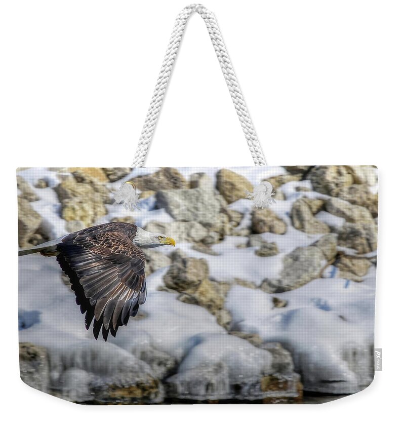 Eagle Weekender Tote Bag featuring the photograph Flyin by Laura Hedien