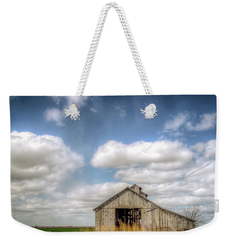 Barns Weekender Tote Bag featuring the photograph Grant County, Barn by Al Griffin