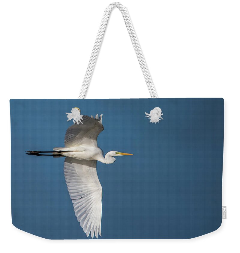 Great Egret Weekender Tote Bag featuring the photograph Great Egret's flight by Torbjorn Swenelius