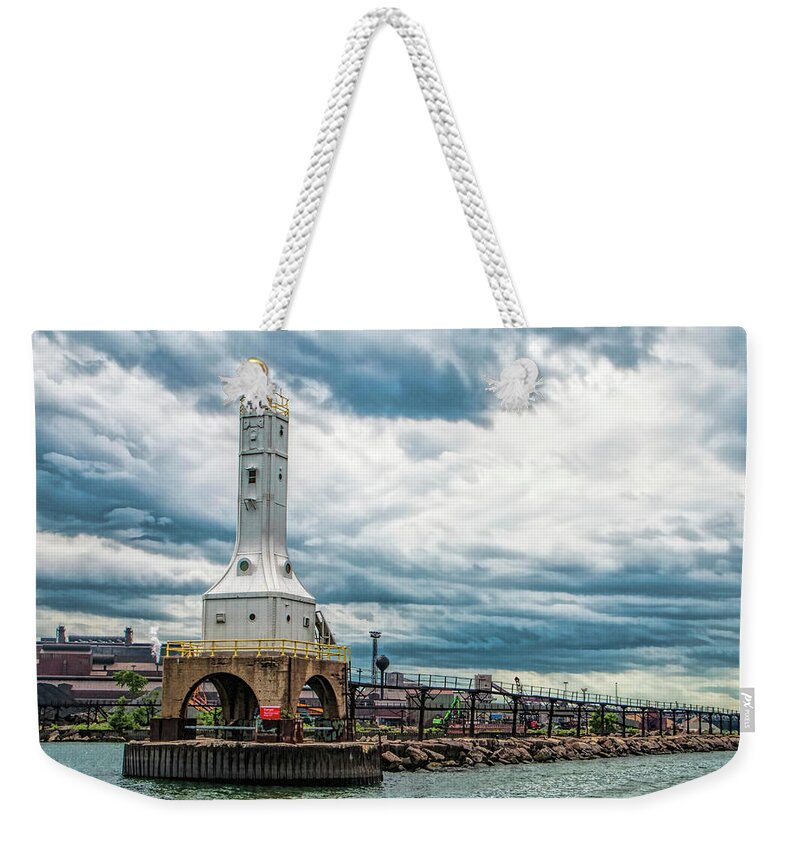 Indiana Harbor East Breakwater Light Weekender Tote Bag featuring the photograph Indiana Harbor East Breakwater Light by Phyllis Taylor