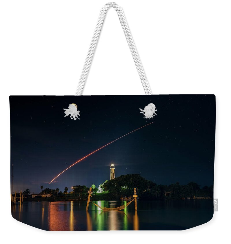 Jupiter Lighthouse Weekender Tote Bag featuring the photograph Jupiter Lighthouse SpaceX Rocket Launch by Kim Seng