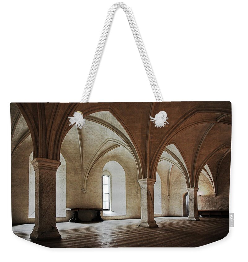 Arch Weekender Tote Bag featuring the photograph Kings Hall by Ssuni