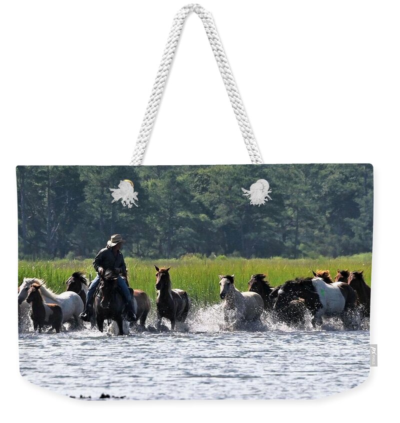 Chincoteague Pony Run Weekender Tote Bag featuring the photograph Looking Back - Chincoteague Pony Run by Kim Bemis