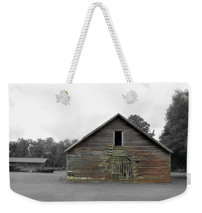  Weekender Tote Bag featuring the photograph Old Barn by Lindsey Floyd