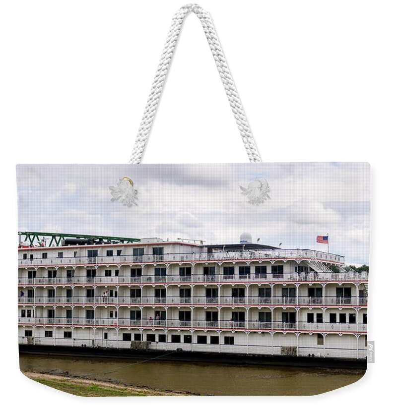 Queen Of The Mississippi Weekender Tote Bag featuring the photograph Queen in Marietta by Holden The Moment