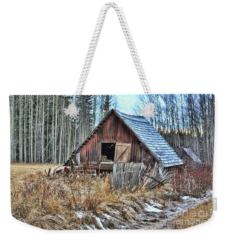 Barn Weekender Tote Bag featuring the photograph Seen Better Days by Vivian Martin