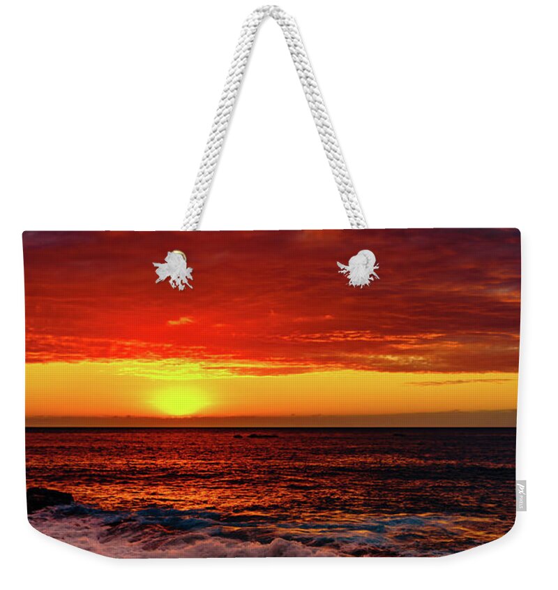 Hawaii Weekender Tote Bag featuring the photograph Vertical Warmth by John Bauer