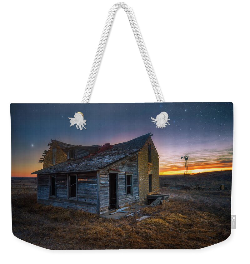 Abandoned Weekender Tote Bag featuring the photograph Wilson Homestead by Darren White