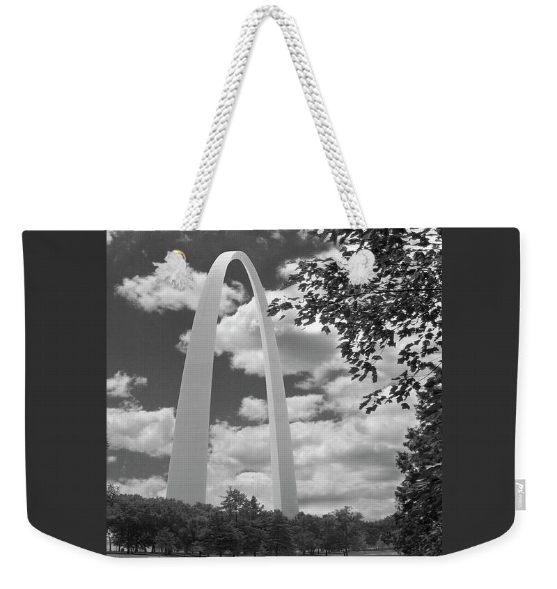 Landmarks Weekender Tote Bag featuring the photograph Jefferson National Expansion Memorial by Mike McGlothlen
