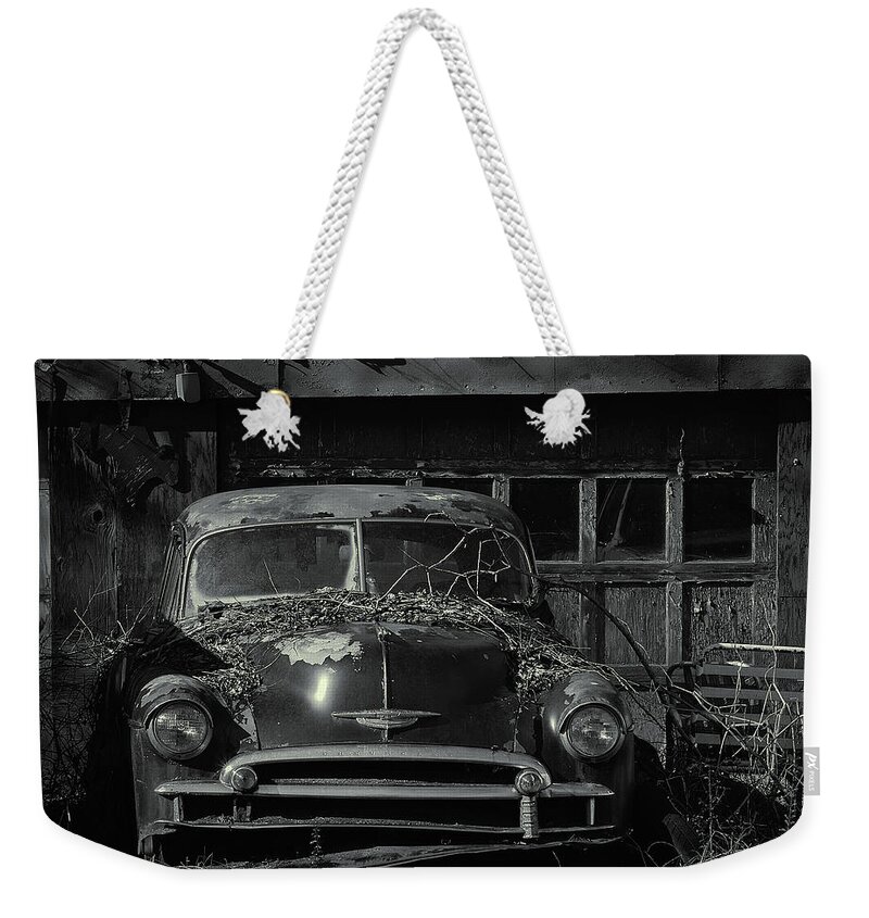  Rust Weekender Tote Bag featuring the photograph 1950s Chevrolet DeLuxe by Daniel Brinneman