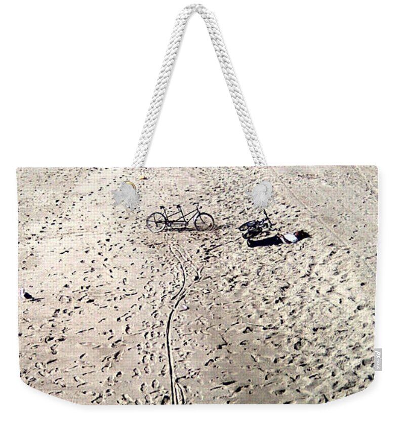 Santa Monica Weekender Tote Bag featuring the photograph Faces of the Santa Monica Beach #9 by Kenny Glover