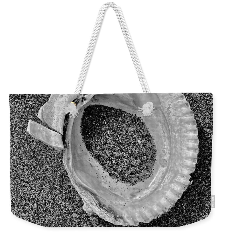 Black And White Weekender Tote Bag featuring the photograph Clam Shell - Sandy Beach bw by Jerry Abbott