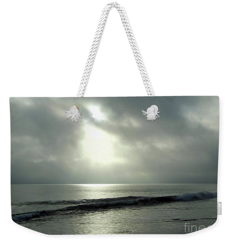 Vero Weekender Tote Bag featuring the photograph Cloudy Morning At Vero Beach by D Hackett