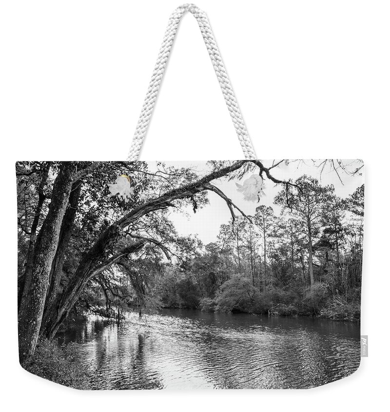 Colonial Dorchester Weekender Tote Bag featuring the photograph Ashley River View at Colonial Dorchester by Cindy Robinson