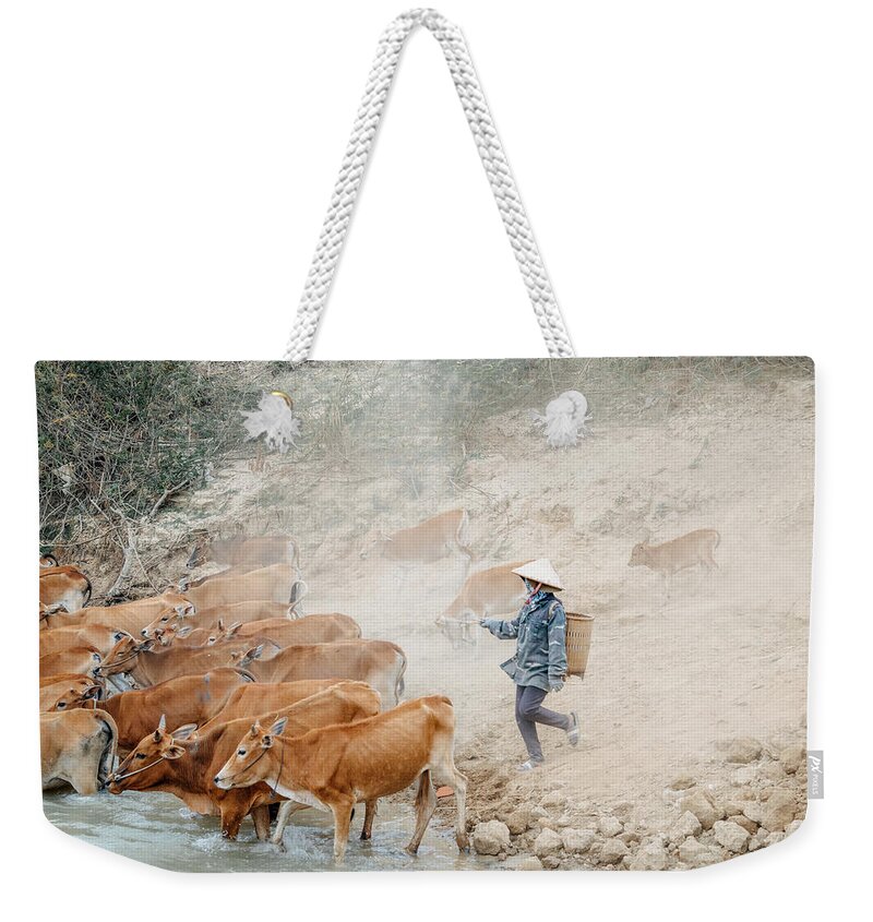 Awesome Weekender Tote Bag featuring the photograph Come Back Center Highland by Khanh Bui Phu