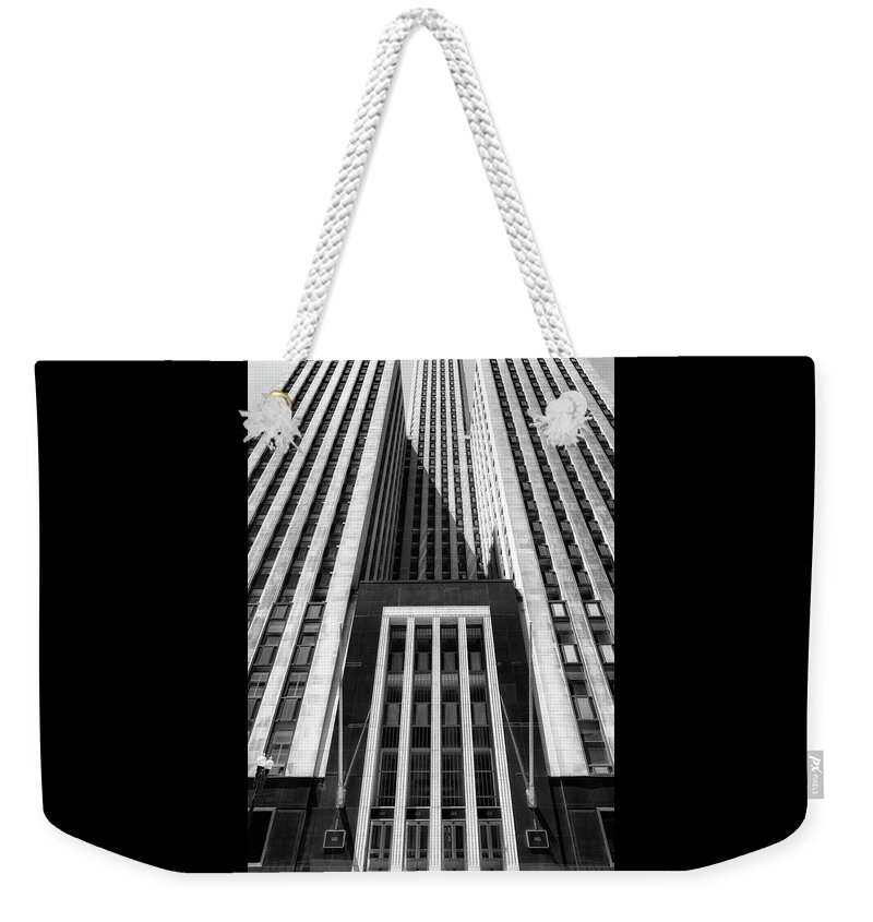 Field Building Weekender Tote Bag featuring the photograph Field Building - Chicago Loop by Susan Rissi Tregoning