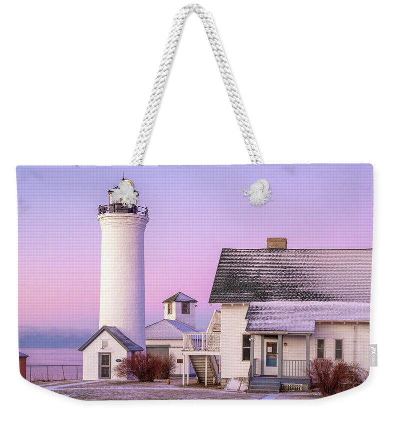 Tibbetts Point Lighthouse Weekender Tote Bag featuring the photograph Five Below by Rod Best