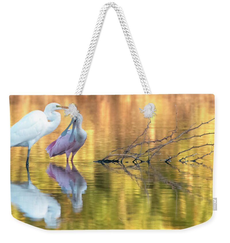 Great Egret Weekender Tote Bag featuring the photograph Great Egret and Roseate Spoonbill 0912-110321-2 by Tam Ryan