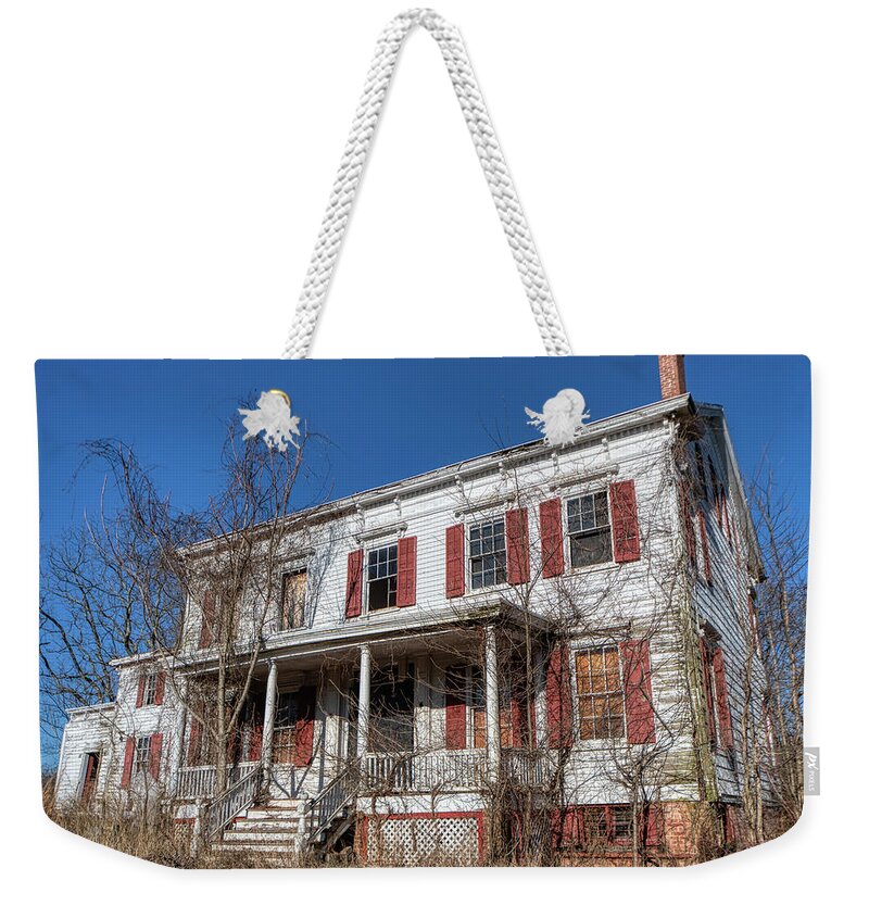 Voorhees Weekender Tote Bag featuring the photograph Haunted Farm Mansion by David Letts
