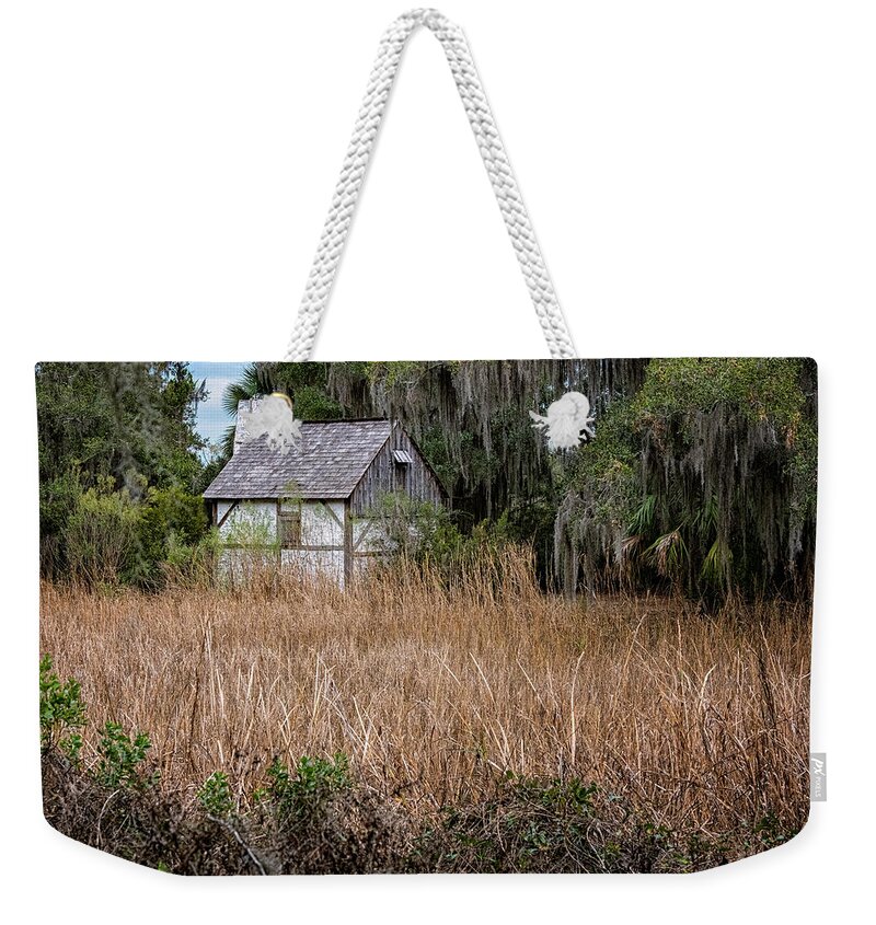 Marietta Georgia Weekender Tote Bag featuring the photograph Highlanders Cottage by Tom Singleton