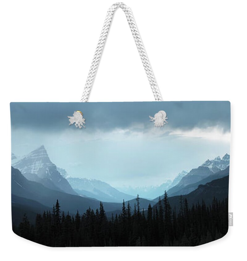617 Weekender Tote Bag featuring the photograph Mistaya Valley by Sonny Ryse
