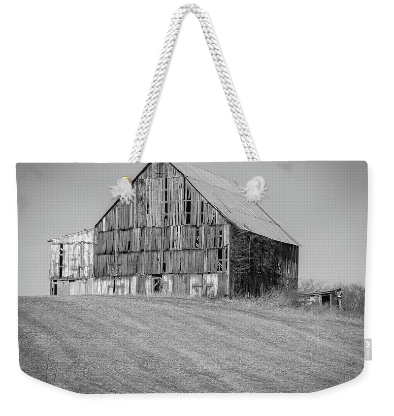 B&w Weekender Tote Bag featuring the photograph Old Tobacco Barn by Gerri Bigler