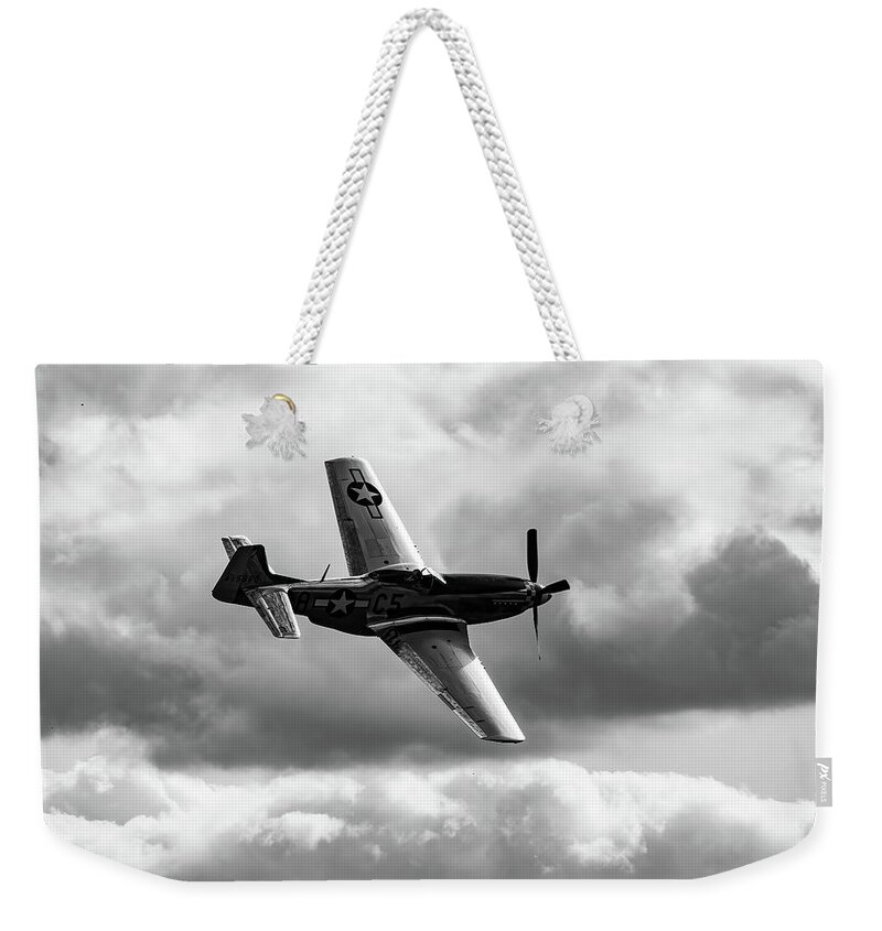 P-51 Weekender Tote Bag featuring the photograph P-51 Mustang BW by Flees Photos