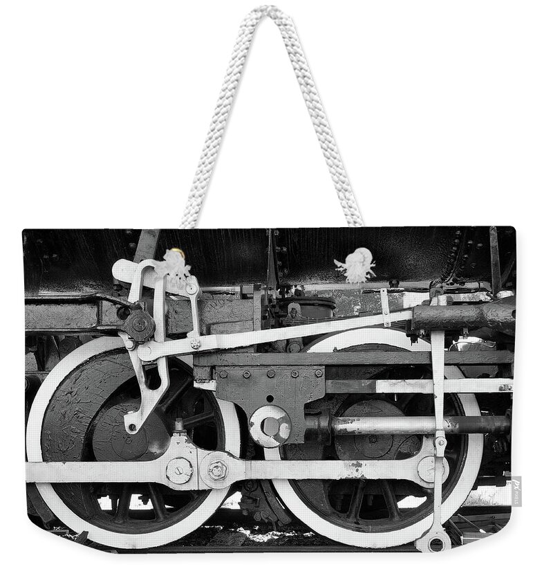 Train Weekender Tote Bag featuring the photograph RR Engine Toledo, OR by Mike Bergen