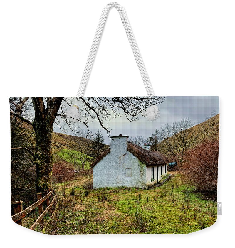 Irish Cottage Weekender Tote Bag featuring the photograph Thatched by Peggy Dietz