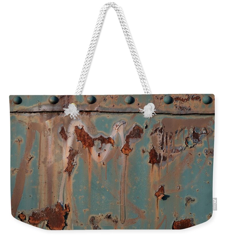  Gritty Weekender Tote Bag featuring the photograph Trying To Tell You Something by Kreddible Trout