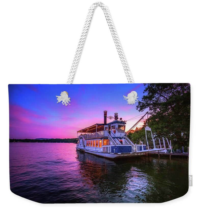 Winni Belle Weekender Tote Bag featuring the photograph Winni Belle by Robert Clifford
