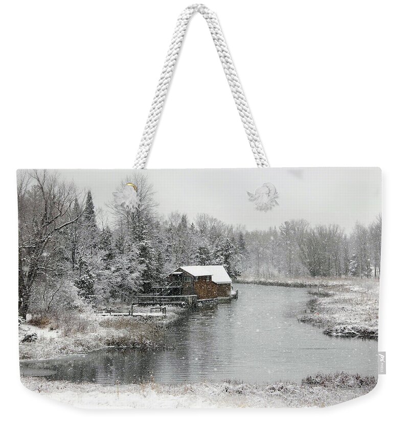 Usa Weekender Tote Bag featuring the photograph Winter Day on Crooked River by Robert Carter