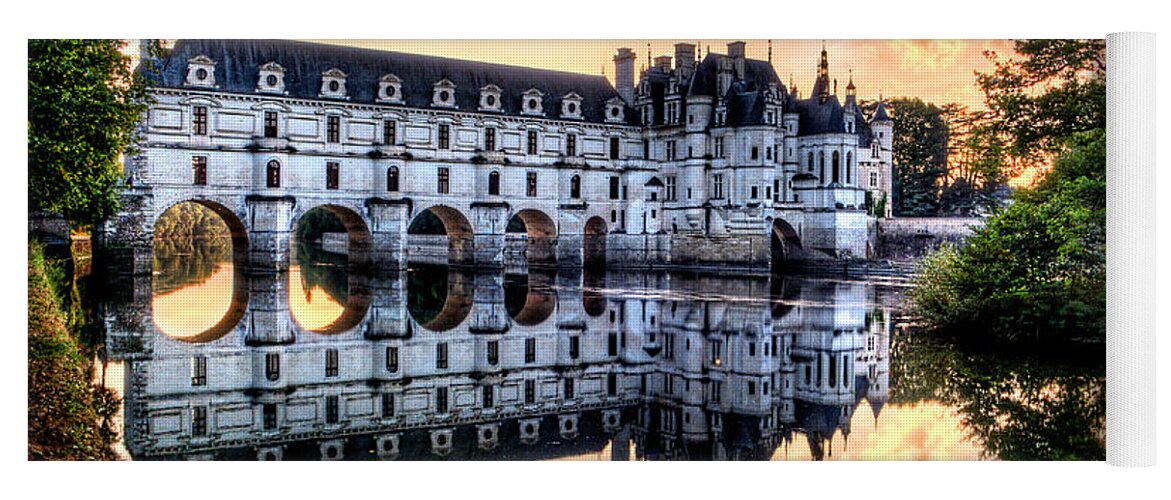 Chateau De Chenonceau Yoga Mat featuring the photograph Chenonceau Sunset by Weston Westmoreland