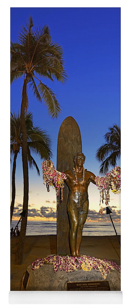 Duke Kahanamoku Yoga Mat featuring the photograph Duke Kahanamoku Statue at Dusk by Aloha Art