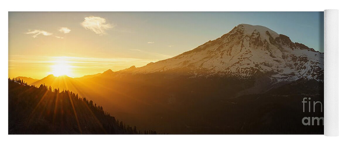  Mount Rainier Yoga Mat featuring the photograph Mount Rainier Evening Light Rays by Mike Reid