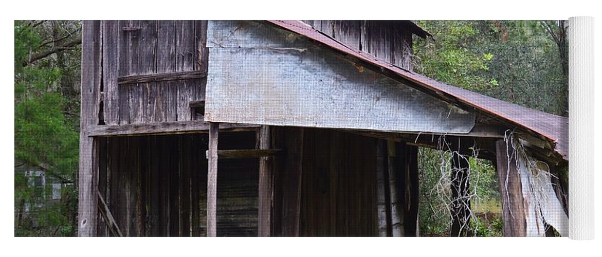 Old Barn Yoga Mat featuring the photograph Old Barn by Warren Thompson