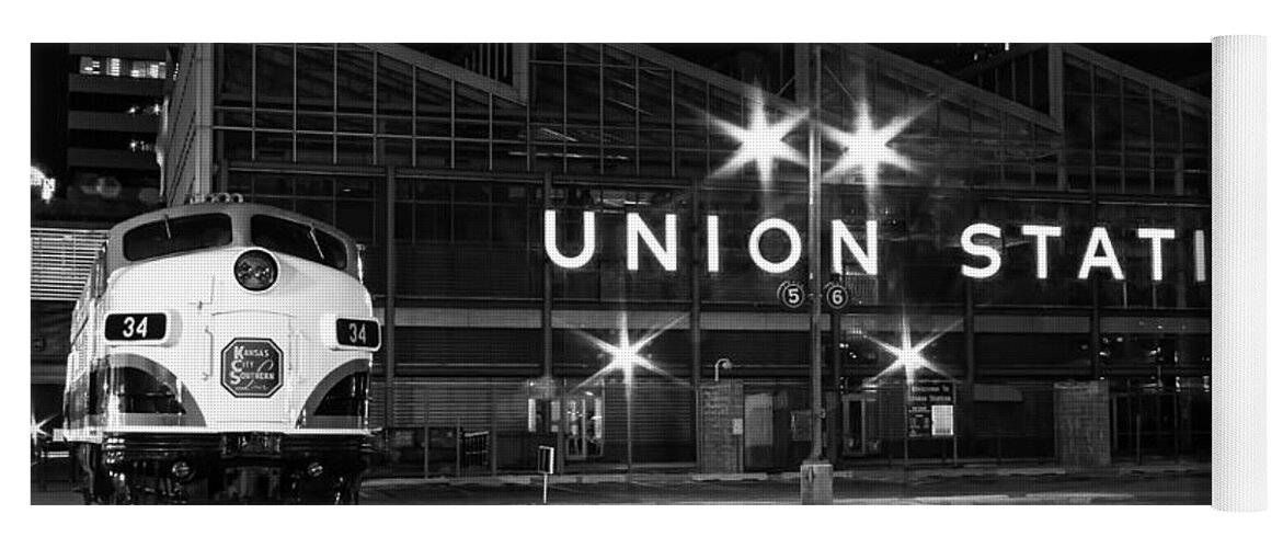 Steven Bateson Yoga Mat featuring the photograph Union Station Night Glow by Steven Bateson