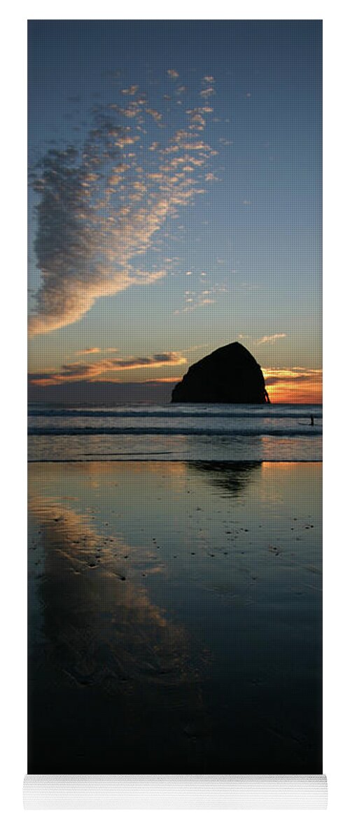 Oregon Coast Yoga Mat featuring the photograph Coastal Sunset at Pacific City, Oregon by Leslie Struxness