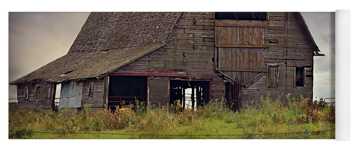 Iowa Great Lakes Barn Yoga Mat featuring the photograph Iowa Great Lakes Barn by Kathy M Krause
