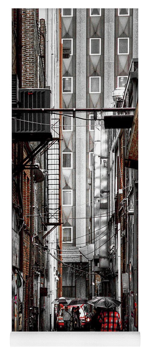 Knoxville Alley Yoga Mat featuring the photograph Knoxville Alley by David Patterson
