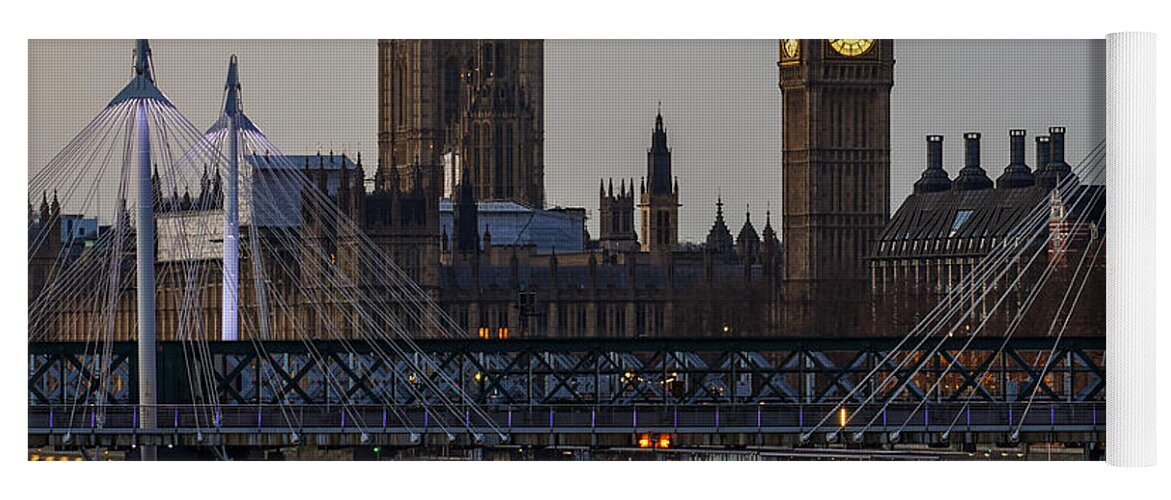 efficiënt Karakteriseren Verdeel Big ben in London seen just before sunrise. Yoga Mat by George Afostovremea  - Pixels