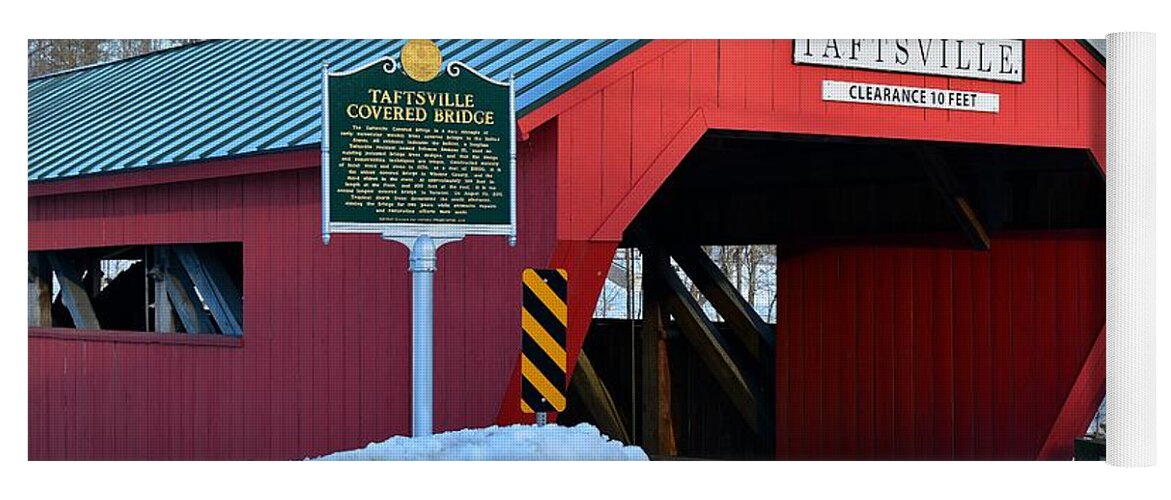 Taftsville Covered Bridge Yoga Mat featuring the photograph Entrance to the Bridge by Steve Brown