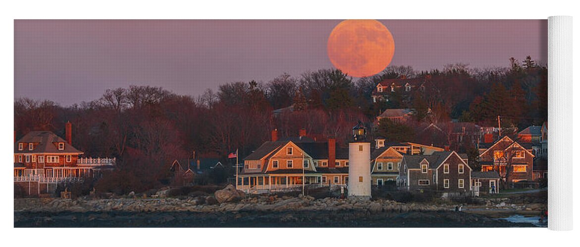 Annisquam Lighthouse Yoga Mat featuring the photograph Full Moon Behind Annisquam Harbor Lighthouse by Juergen Roth