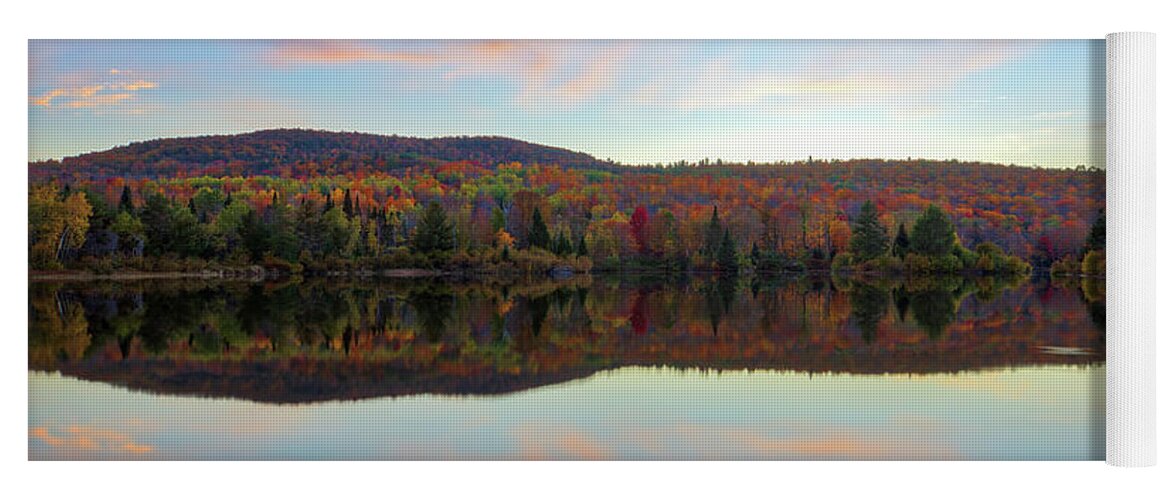 Coffin Pond Yoga Mat featuring the photograph New Hampshire Sugar Hill Coffin Pond by Juergen Roth