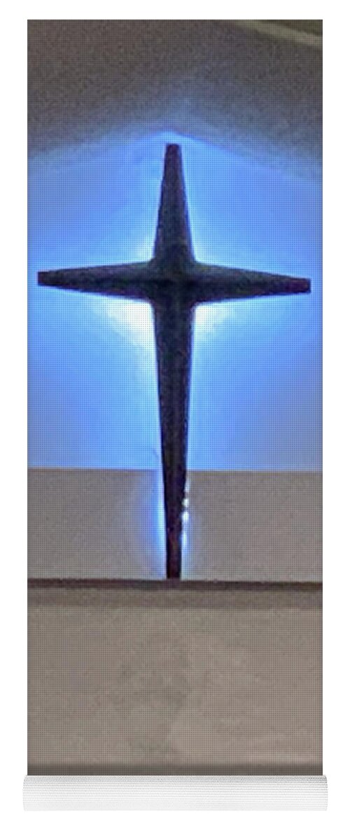 Cross Yoga Mat featuring the photograph The Glow of Peace by Lee Darnell