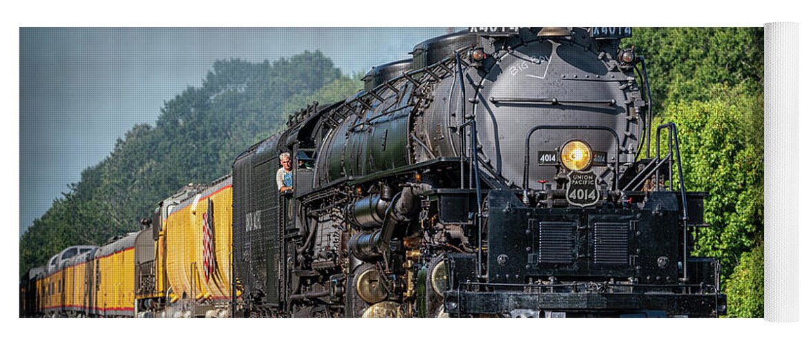 Railroad Yoga Mat featuring the photograph Union Pacific 4014 northbound at Jacksonville AR by Jim Pearson