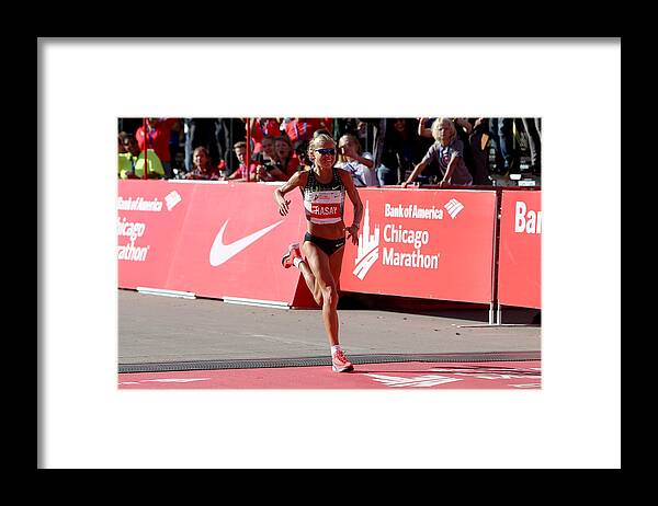 Track Event Framed Print featuring the photograph 2017 Bank of America Chicago Marathon #1 by Dylan Buell